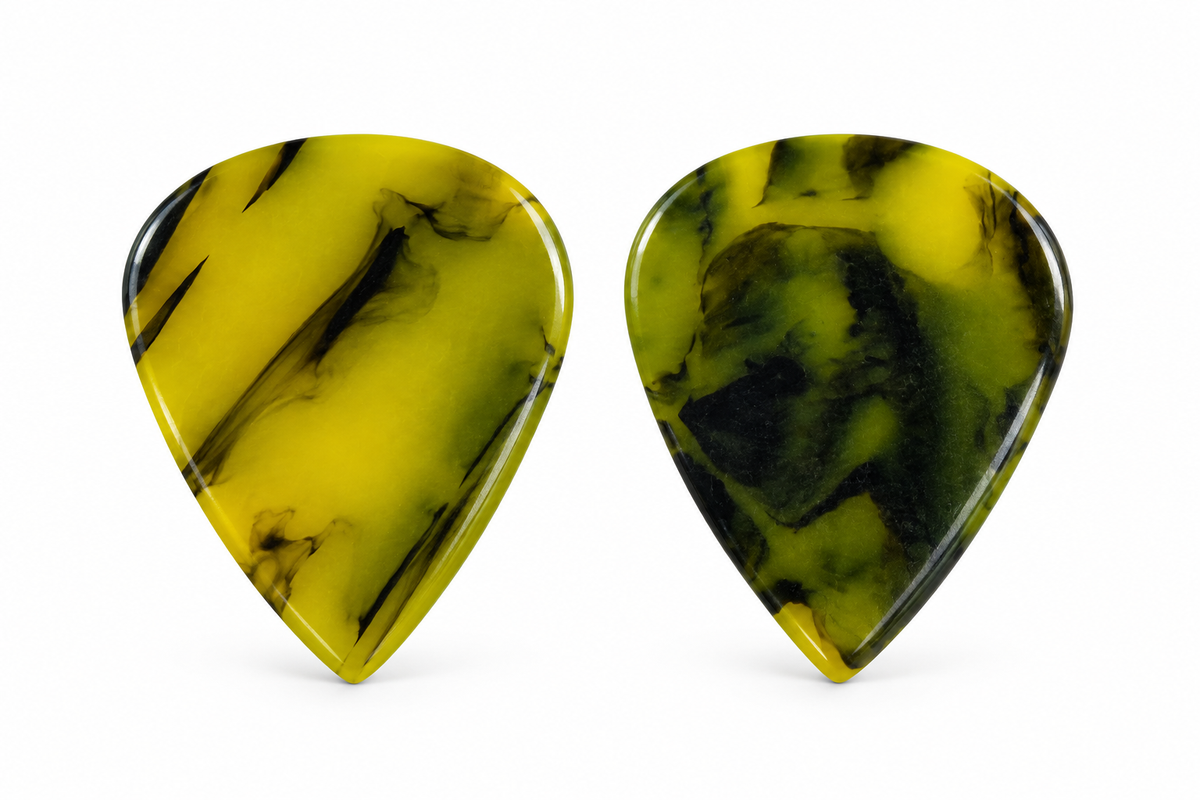 RESIN PLECTRUM {GOLDEN  SHADOWT}